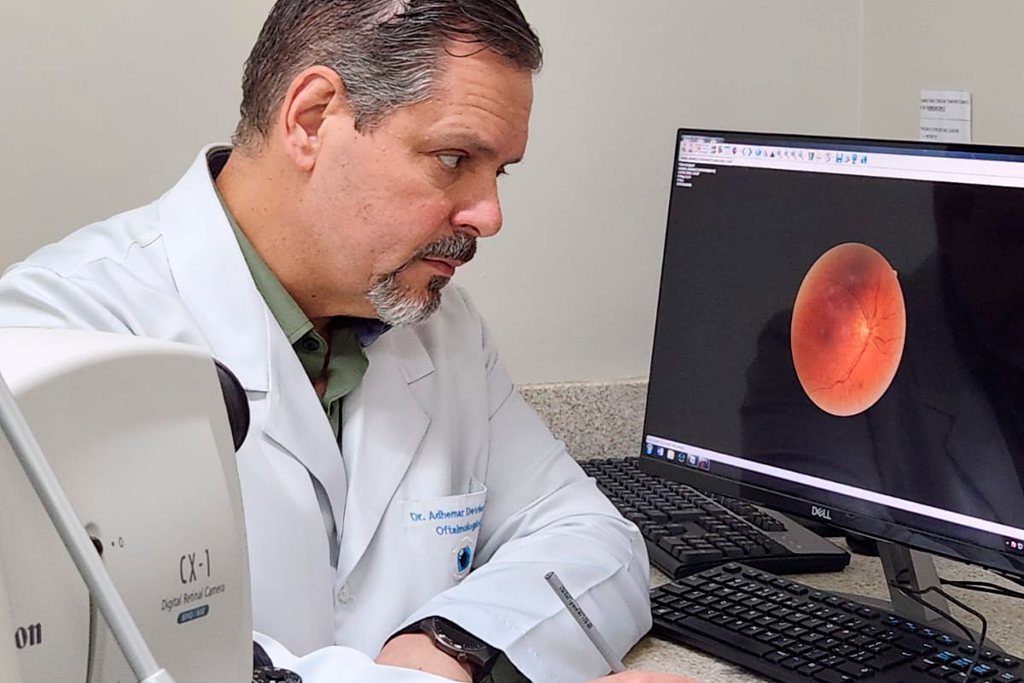 Você coça os olhos com frequência? Cuidado! Esse hábito pode prejudicar a sua visão